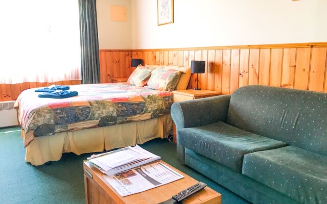 Meredith House & Apartments Strahan