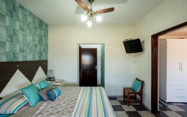 Casa com piscina e churrasqueira perto da praia