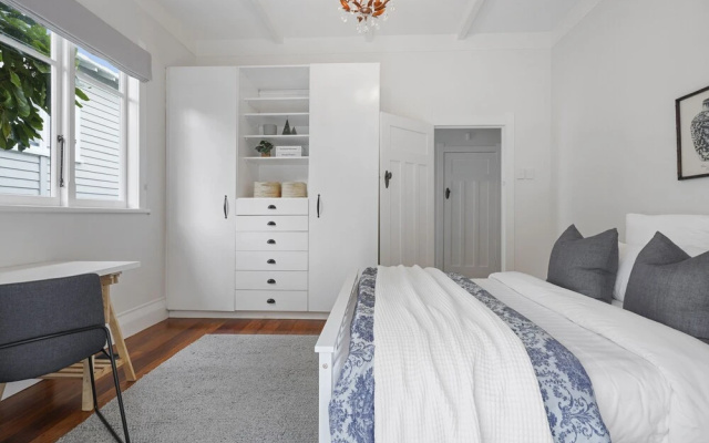 Grey Lynn - Grandeur - Cafe Lifestyle – Guest Rooms – Auckland