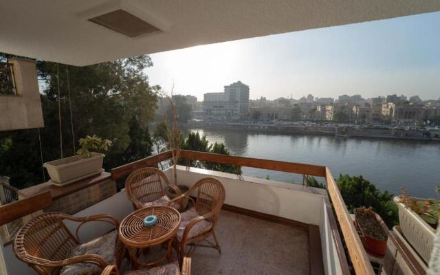 Lovely 2 BDR apartment with direct Nile view