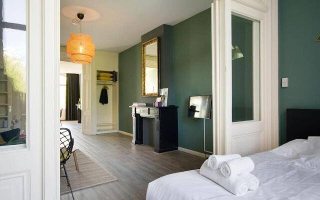 Spacious 4P Canal Apartment