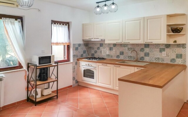 Awesome Home in Fazana With Wifi and 4 Bedrooms