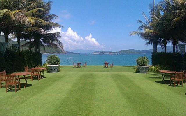 Diamond Bay Golf & Villas