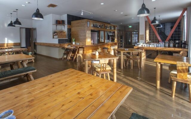 Canopy Cortina Lodge