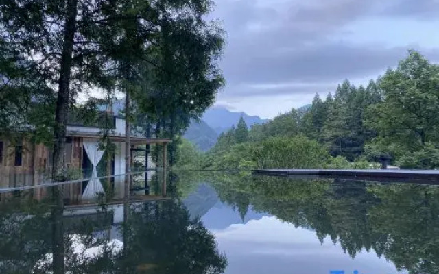 Qingcheng Mountain Yunxi Shangtang Villa