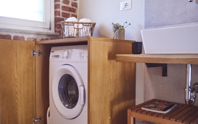 AQVAE Unconventional Country House