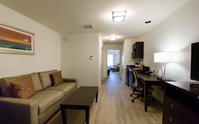 Holiday Inn Bloomington-Airport by IHG