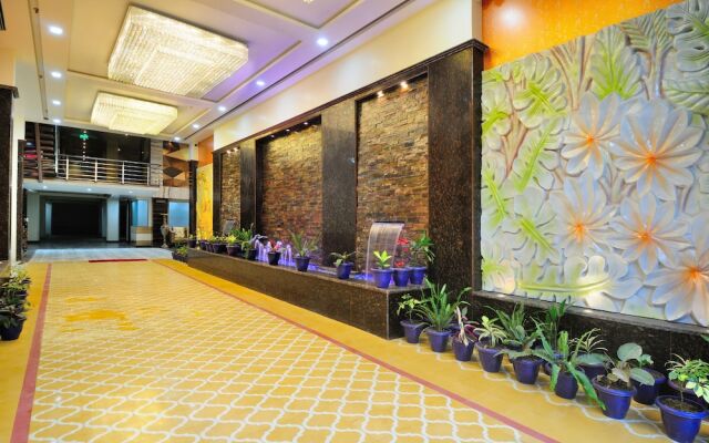 Vaccinated Staff- Capital O 43116 Hotel Grand