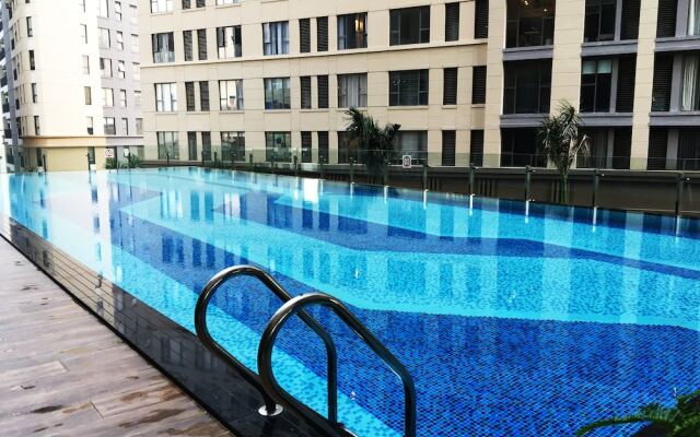 Gold Bee Apartment - Saigon Royal