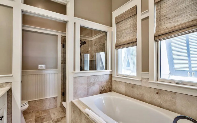 Bella Vizio by RedAwning