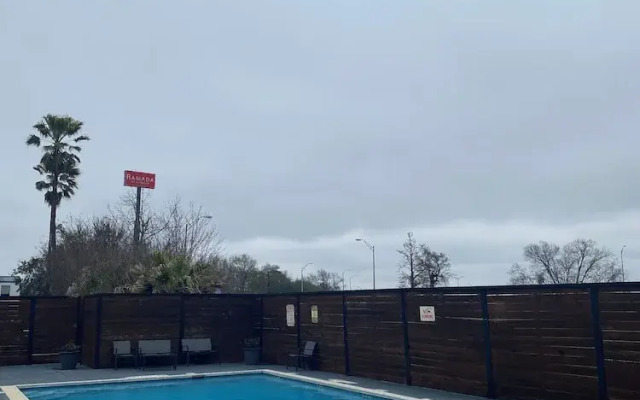 Hotel 10 Extended Stay