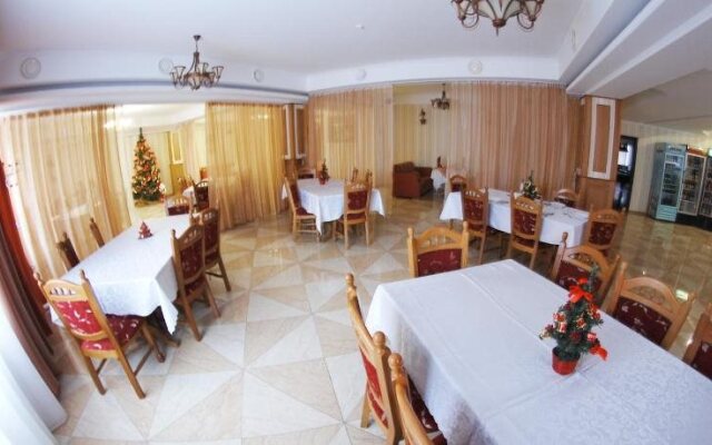 Hotel and restaurant complex "Intourist"