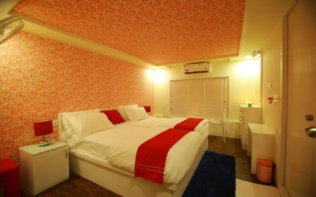 Premium Luxury Houseboat