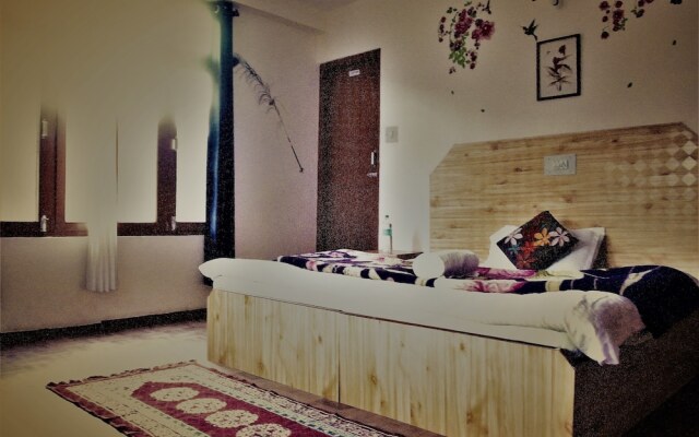 Manali top Inn & Cafe