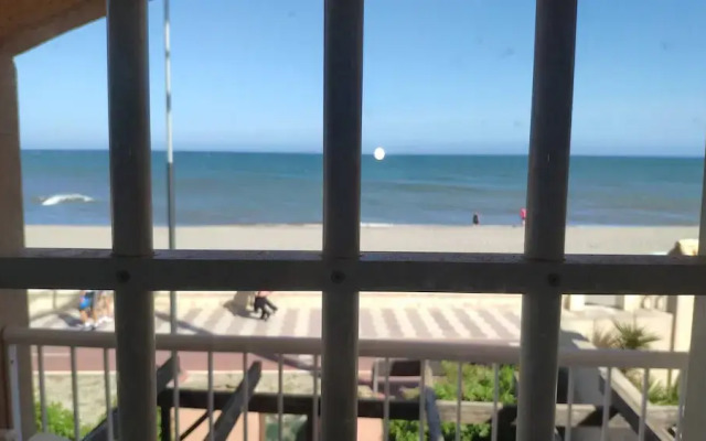 Lovely 2 Bedroom Apartment With Pool