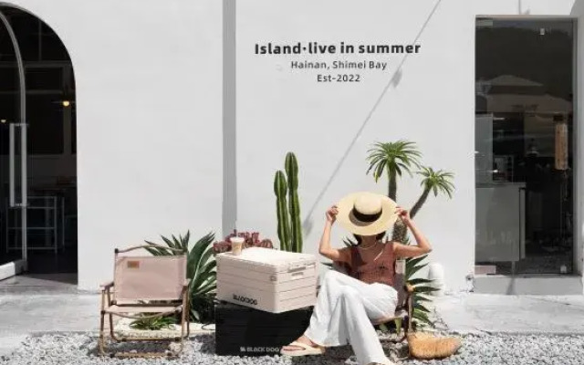 Island• Live in summer