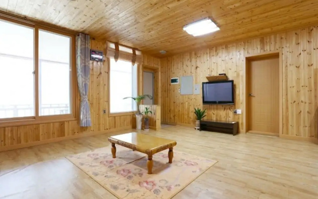 Yeongwol Dongkang Hasoel Pension