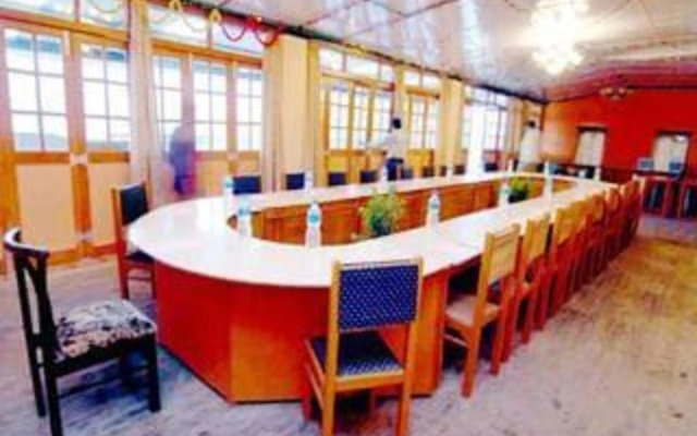 Hotel R Maidens by OYO Rooms