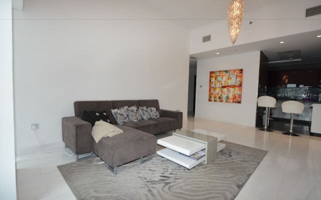 Cayan Tower by Deluxe Holiday Homes