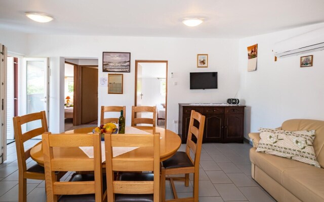 Nice Apartment in Rovanjska With 2 Bedrooms and Wifi