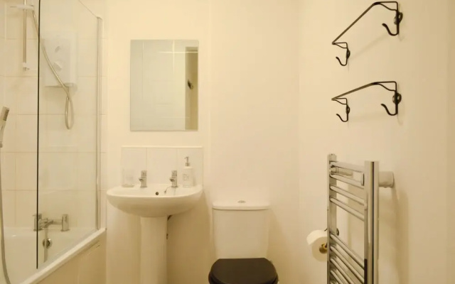 Bright 2 Bedroom Home in Old Town Centre