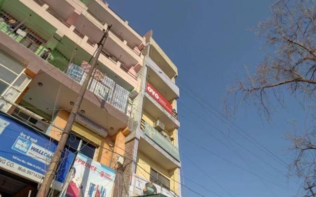 Oyo Flagship 30552 Sector 53