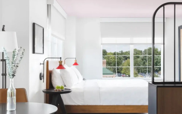 Elwood Hotel & Suites