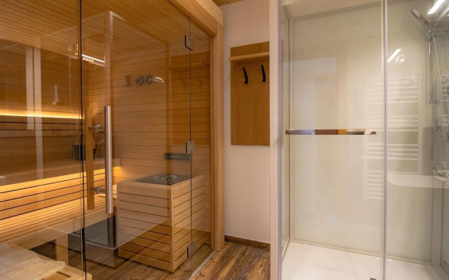 Spacious Apartment With Sauna