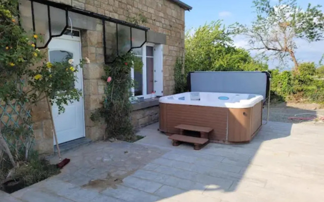 Au Mont Chez Vous #Jacuzzi et Vue Mont-St-Michel#