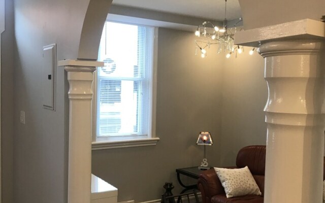 Esther's Place-Carleton Place Downtn Apartment
