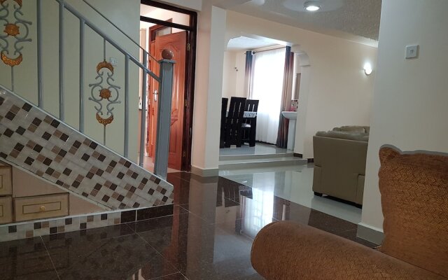 Maggys Airport Guest House - Hostel