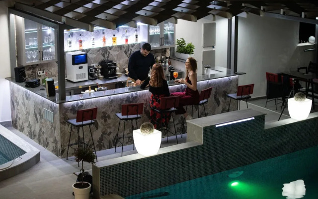 Aeonian Luxury Suites
