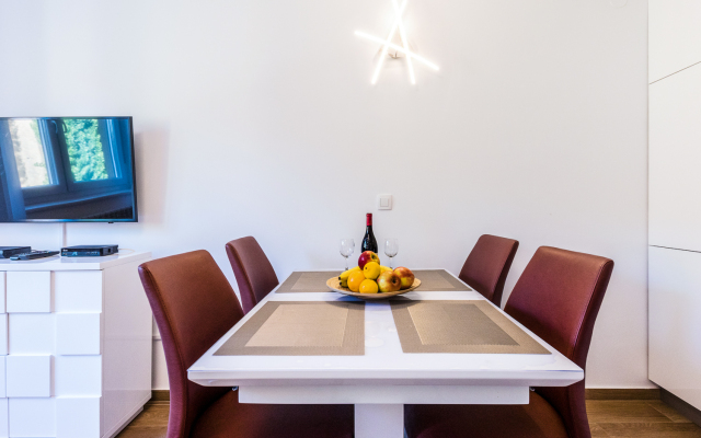 Modern 2bdr Apartment in Old Town- Best Location