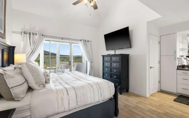 Vacay Getaway - Condo for 8
