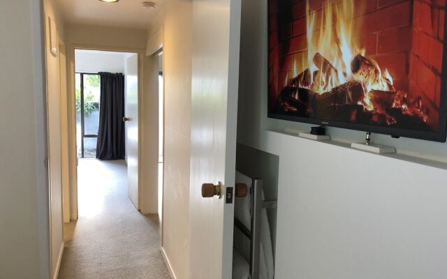 Spacious Townhouse Incredible Alpine Lake Views