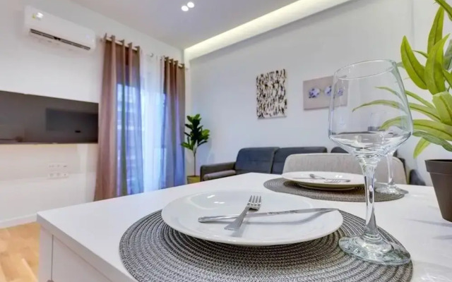 Elegant Flat 5 Walk to Metro Panormou