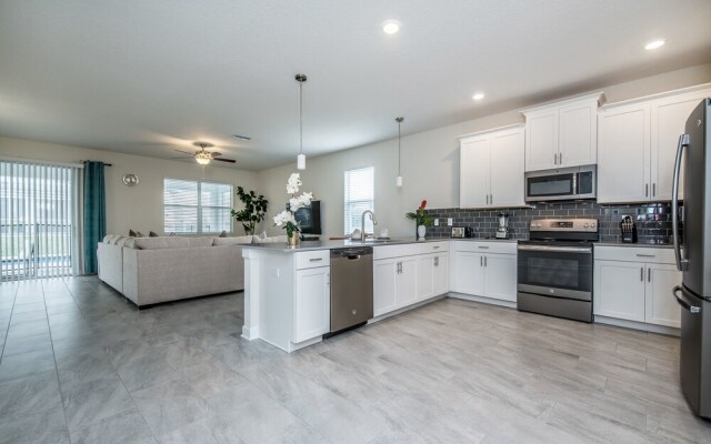 1675 Moonvalley Drive