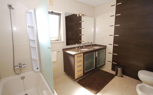 Spacious villa in Albufeira with private pool