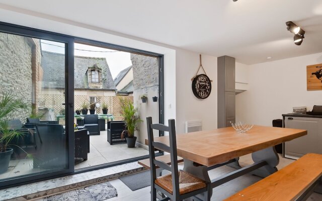 Fascinating Apartment in Bayeux With Communal Terrace/living Room and Kitchen