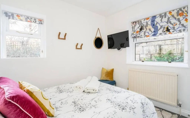 BRAND NEW LSITING!Wonderful One Bedroom Apartment