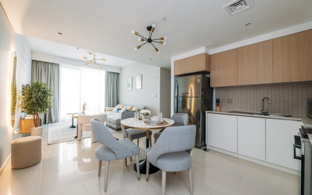New! Luxurious Stay Dubai Creek Balcony & View