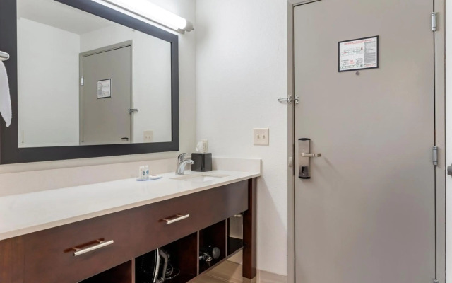 Comfort Inn & Suites Tigard near Washington Square