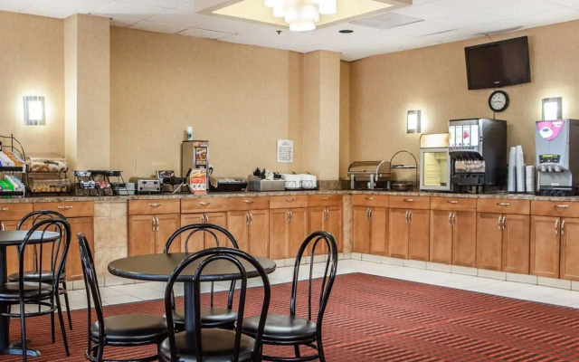 Clarion Hotel Palmer Inn