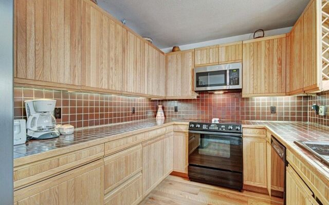 2725 Chateaux DMont by RedAwning