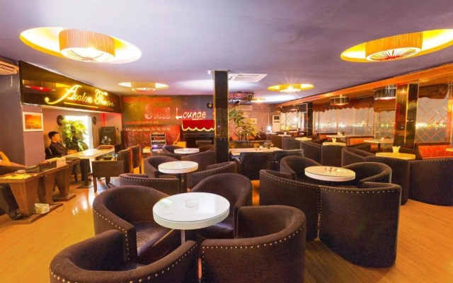 Sunset Westlake Hanoi Hotel