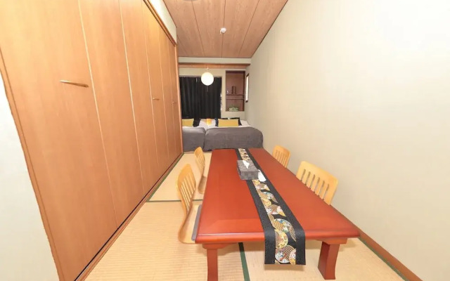 Namba East House01