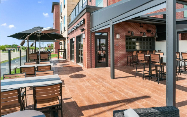 Cobblestone Hotel & Suites - Appleton International Airport