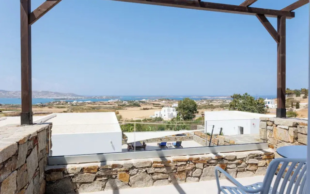 Kouros Blanc Resort & Suites