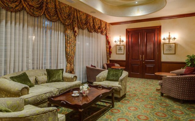 The Edward Hotel