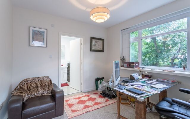 3 Bedroom Apartment Near Primrose Hill